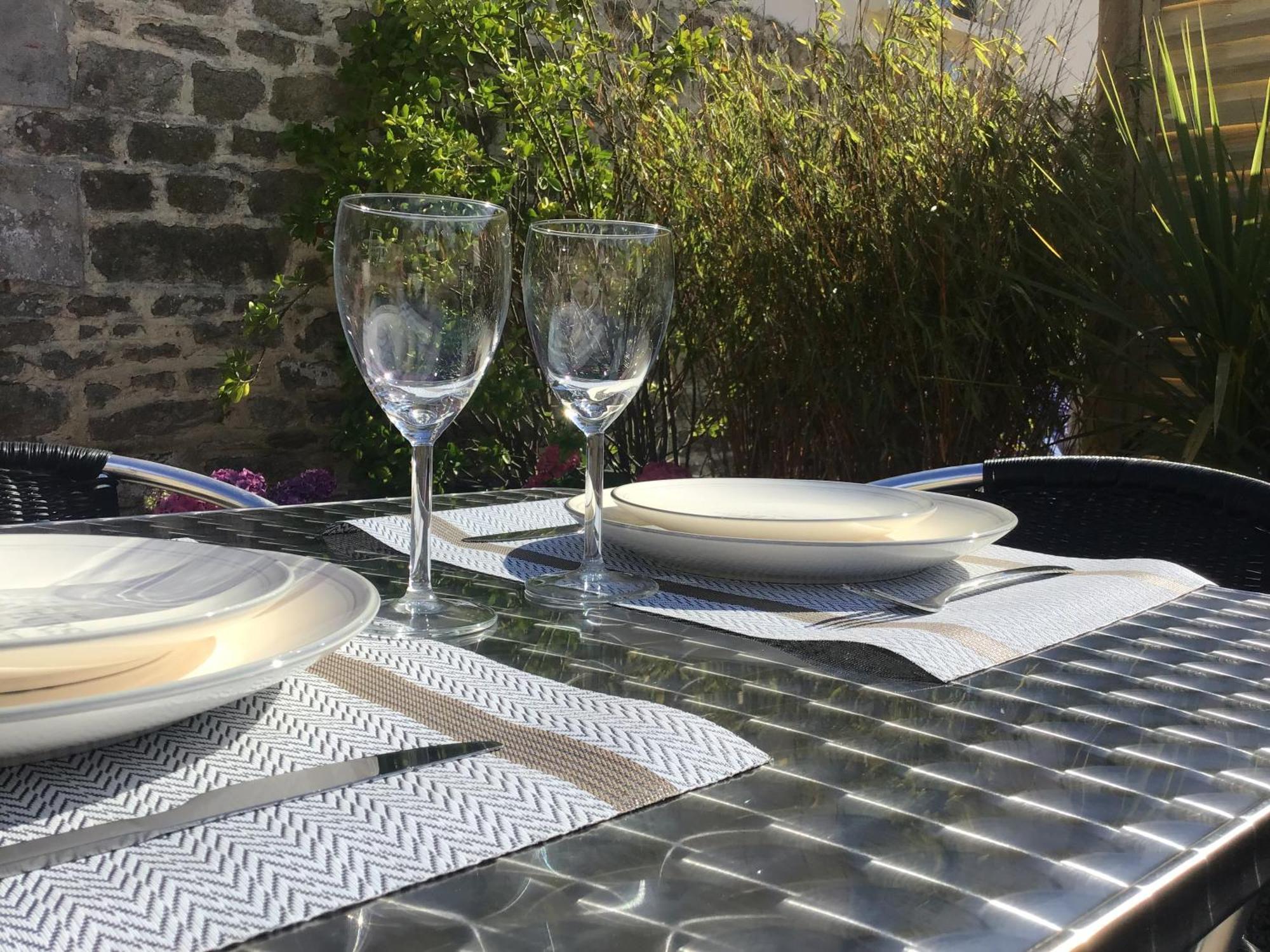 Charmant Gite Avec Exterieur Et Piscine Partagee Mespaul Exterior foto