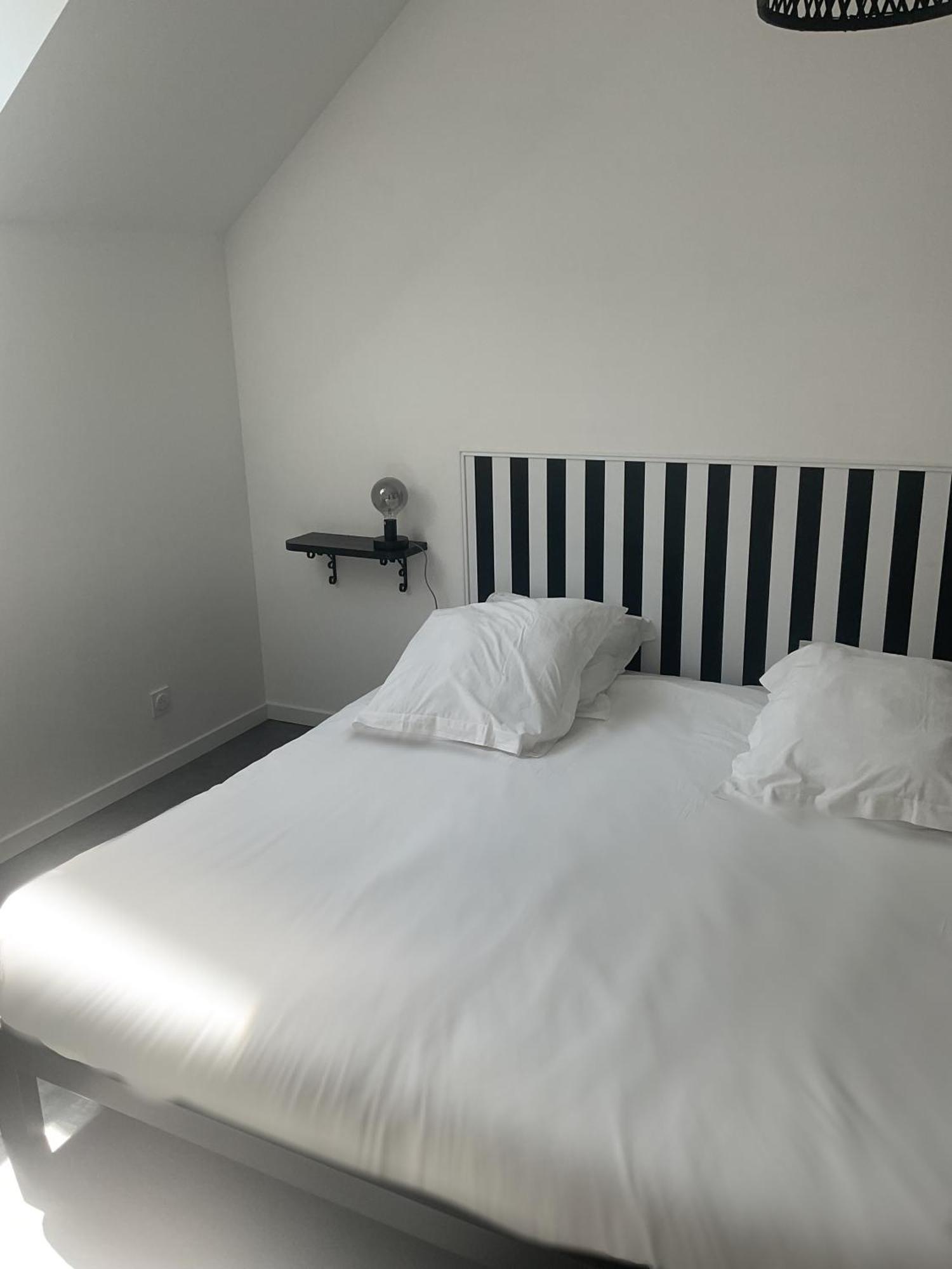 Charmant Gite Avec Exterieur Et Piscine Partagee Mespaul Exterior foto