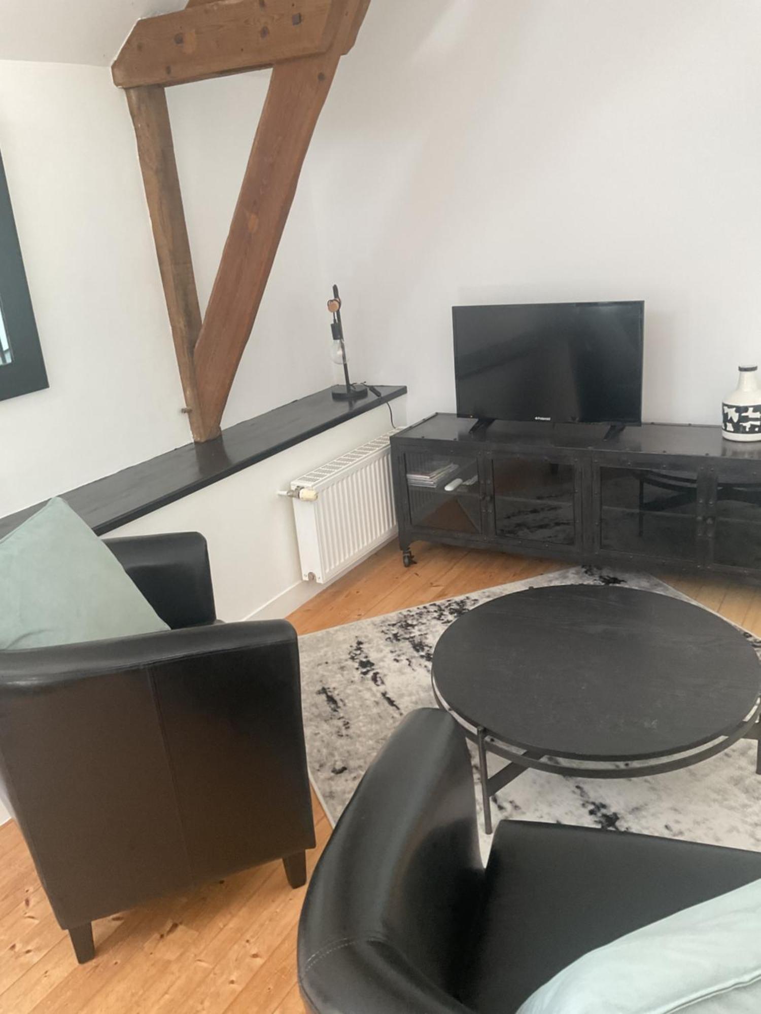 Charmant Gite Avec Exterieur Et Piscine Partagee Mespaul Exterior foto